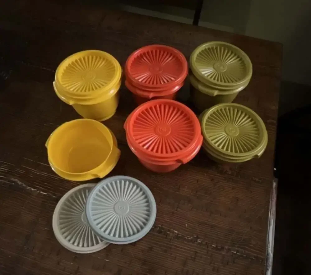 Vintage Tupperware Nesting Bowls  with Starburst Lids